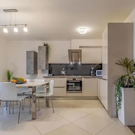 Awesome In With Wi-fi Apartment Liznjan